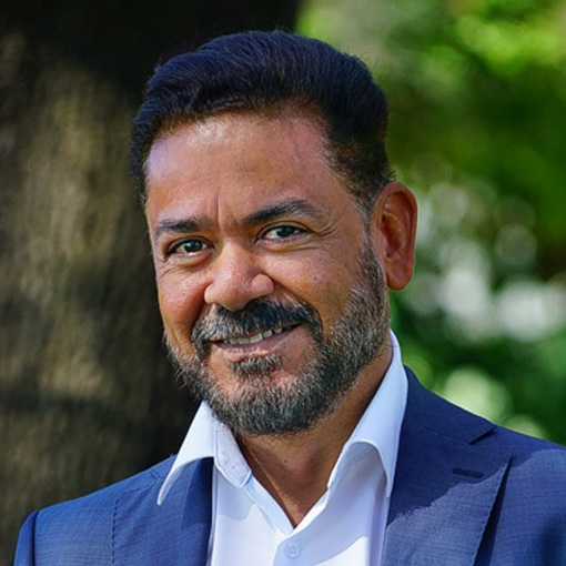 Psychologist's Review: Dr. Michael T. on Focus & Energy Dr. Michael T., a 54-year-old psychologist, looking focused and energized, shares his personal review on how Vital Procollagen helped clear his mental fog and improve sleep.
